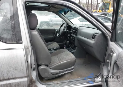 2002 Isuzu Rodeo Sport S 3.2L V6 Hard Top/S 3.2L V6 Soft Top z USA, uszkodzony, nr VIN 4S2CK57W224303361